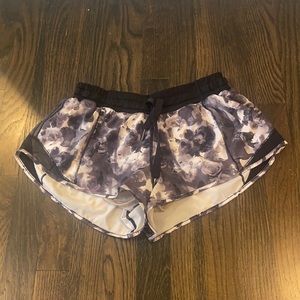 Lululemon Hotty Hot 2.5” Black Floral Shorts